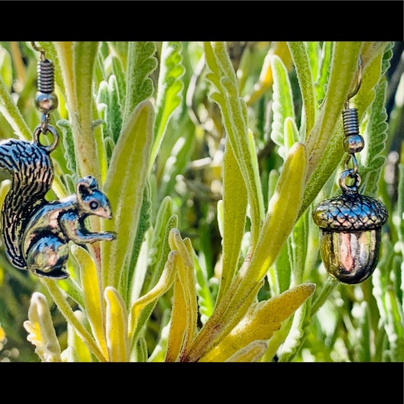 Handmade squirrel and acorn earrings - Picture 2 of 3